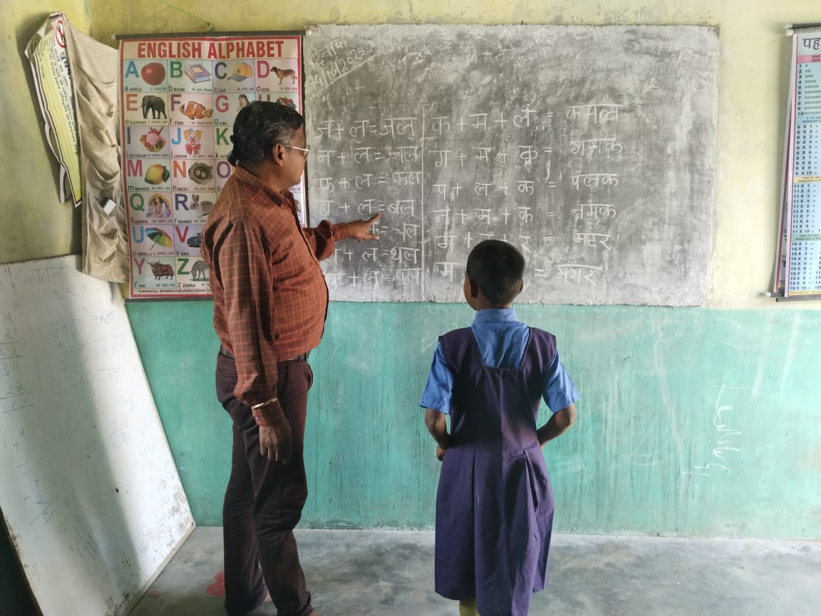 सुदूर पहाड़ी क्षेत्र में युक्तियुक्तकरण से शिक्षा गुणवत्ता में आ रहा सुधार, शासकीय प्राथमिक शाला घटोन में अब दो शिक्षक,अभिवावकों ने पहल के लिए जताया आभार